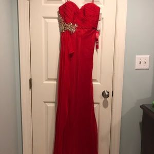 Dave and Johnny red prom/ pageant gown